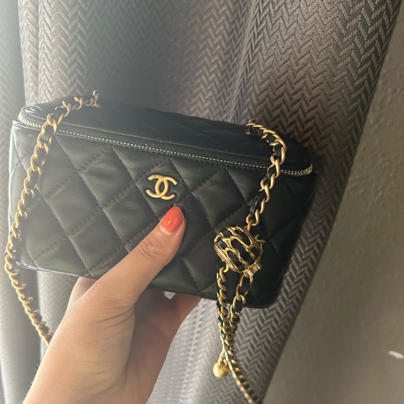 A mini Chanel make up bag perfect to put everything you need in for a night out. - Picture 3 of 4